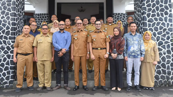 Dorong SDM Berkualitas, Wali Kota Sukabumi dan NPU Beri Beasiswa untuk 33 Orang