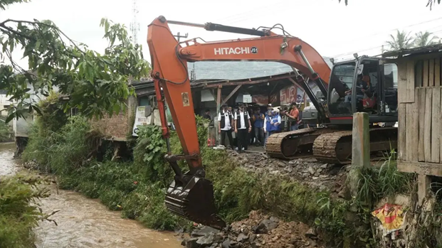 Wali Kota Sukabumi Tinjau Pengerukan Sungai Cisuda, PSDA Jabar Turunkan 2 Alat Berat