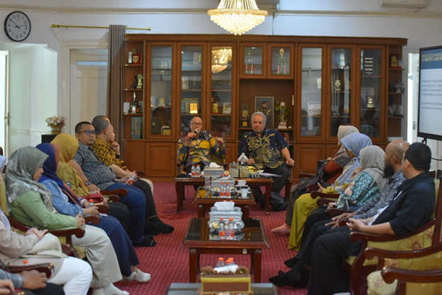 Komitmen Tegas Wali Kota Sukabumi dalam Mengimplementasikan Transparansi dalam Kepemimpinannya