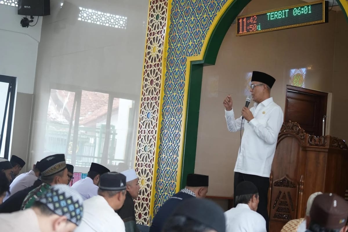Wali Kota Sukabumi Sampaikan Program Prioritas Saat Jumling di Masjid As-Syarifiyah