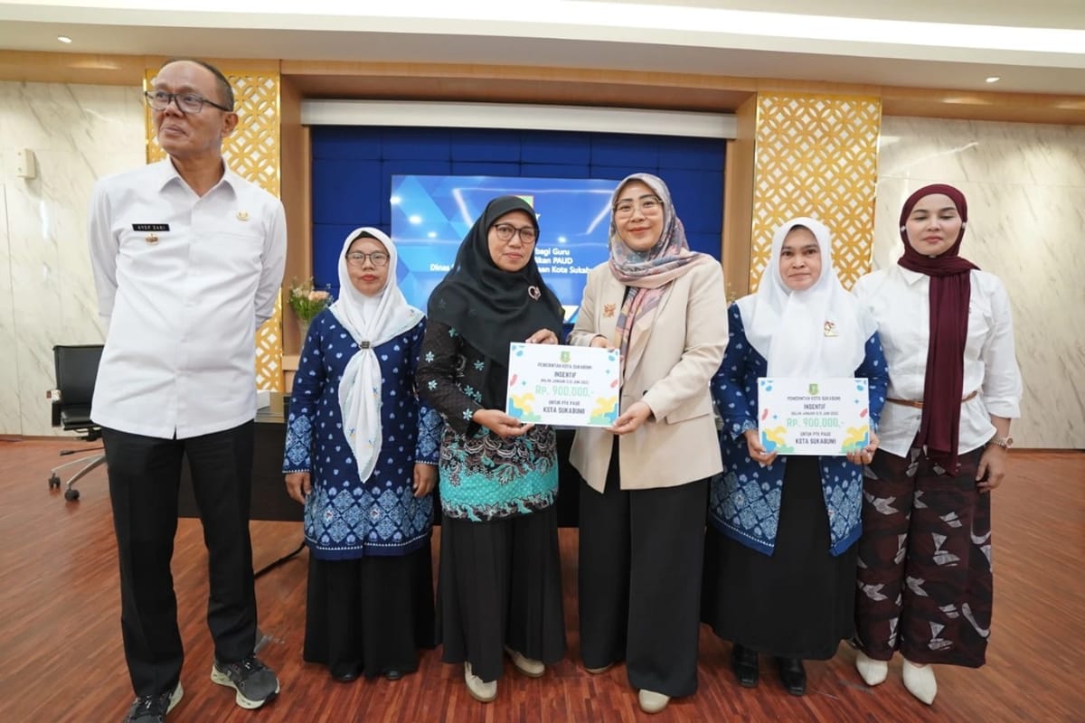 Pemkot Sukabumi Serahkan Insentif bagi 750 Guru dan Tenaga Kependidikan PAUD
