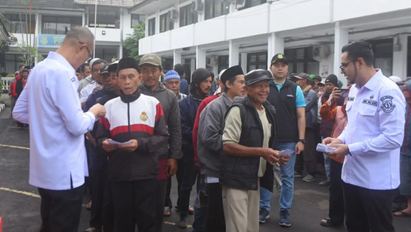 380 Pengayuh Becak dan Tukang Delman Dapat Bantuan dari Pemkot Sukabumi