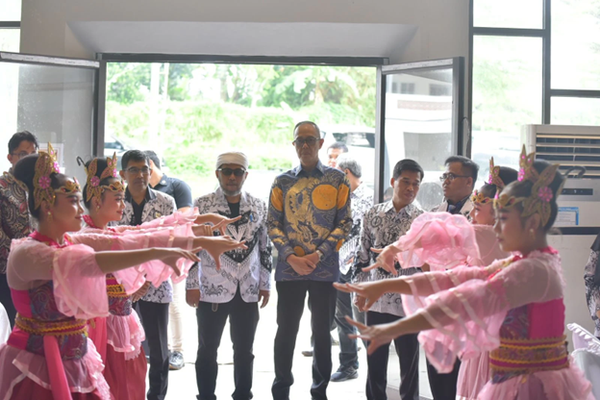 Wali Kota Sukabumi Dorong Kepala Sekolah Menjadi Pemimpin Berjiwa Lokal dan Berpikir Global