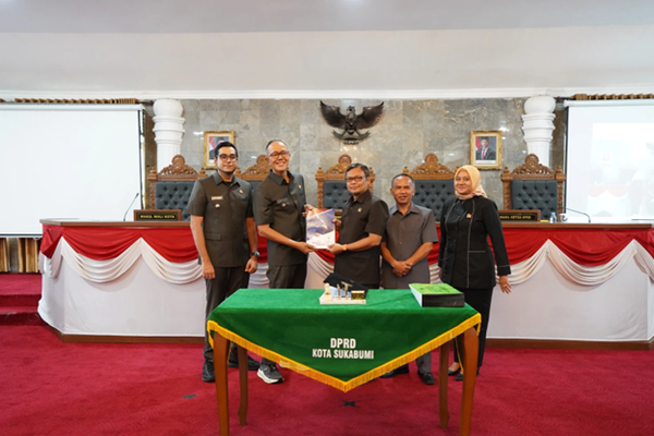 Wali Kota Sukabumi Sampaikan Penjelasan Raperda Pertanggungjawaban APBD 2024 dan RPJMD 2025–2029