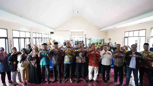 Pemkot Sukabumi Kembali Salurkan Manfaat Wakaf: 30 UMKM di Lembursitu Dapat Modal Usaha