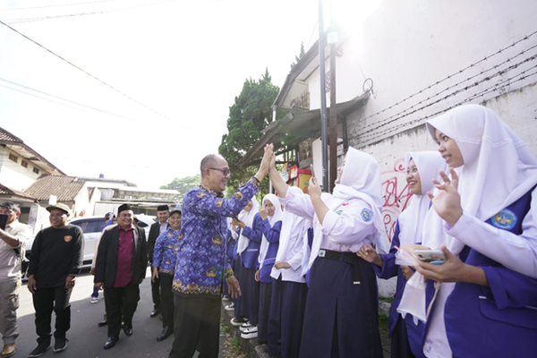 Jelang Iduladha, Wali Kota Sukabumi Tinjau Langsung Gerakan Pangan Murah di Citamiang