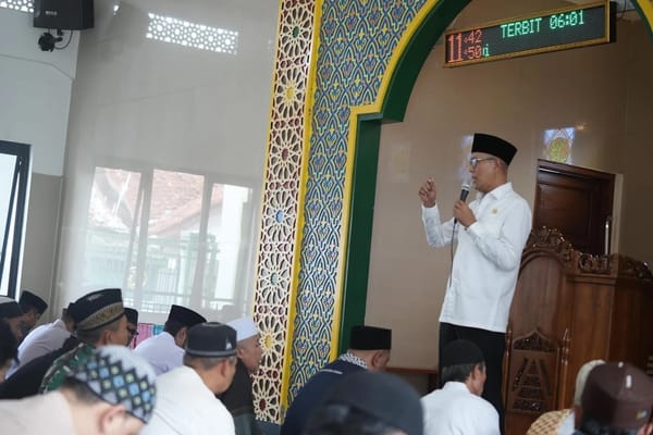Wali Kota Sukabumi Sampaikan Program Prioritas Saat Jumling di Masjid As-Syarifiyah