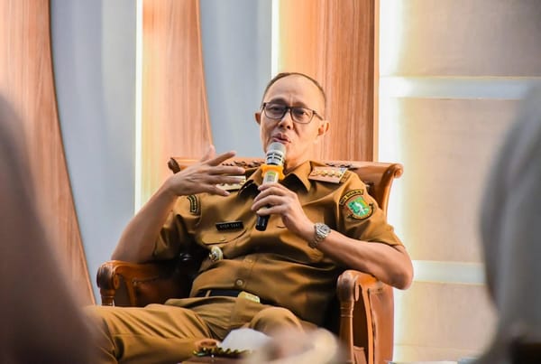 Purnatugas Bukan Akhir Pengabdian: Wali Kota Sukabumi Lepas 16 PNS Pensiun