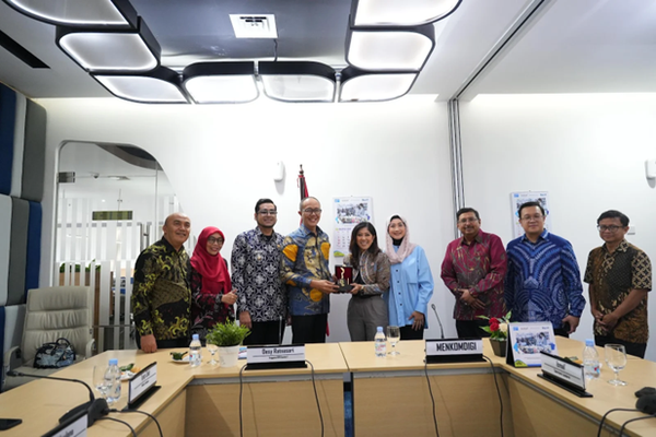 Wali Kota Sukabumi Audiensi dengan Menteri Komdigi Meutya Hafid, Didampingi Desy Ratnasari