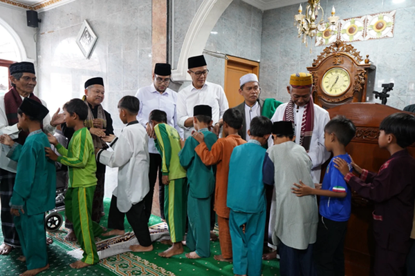 Wali Kota dan Wakil Wali Kota Sukabumi Laksanakan Program Jumling di Masjid Nurul Amal