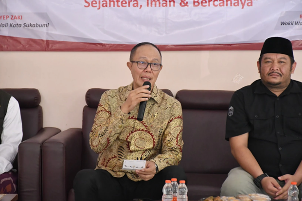 Wali Kota Sukabumi Salurkan Pembiayaan Qardhul Hasan dan Santunan Anak Yatim Piatu