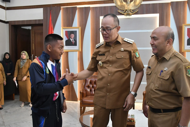 Wali Kota Sukabumi Lepas Atlet Tinju Popda Jabar 2025, Targetkan Dua Medali Emas
