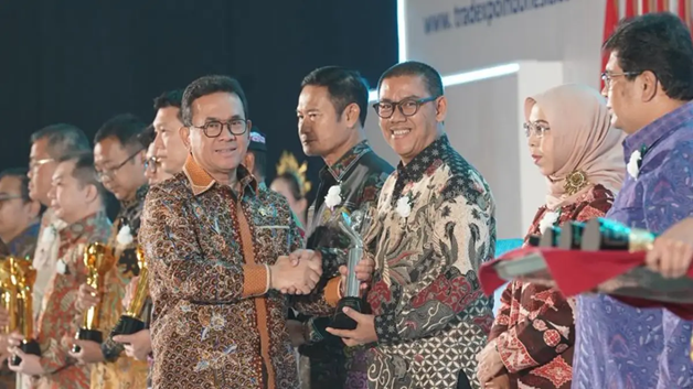 Ekspor ke 12 Negara, Tempe Azaki Raih Primaniyarta Award 2025 dari Menteri Perdagangan