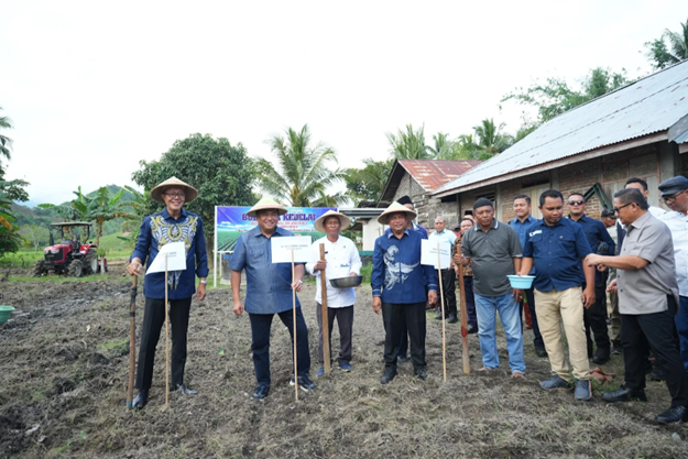 Wali Kota Sukabumi dan Kelompok Tani Gorontalo Tanam Kedelai, Implementasi Nyata Kerja Sama Antardaerah