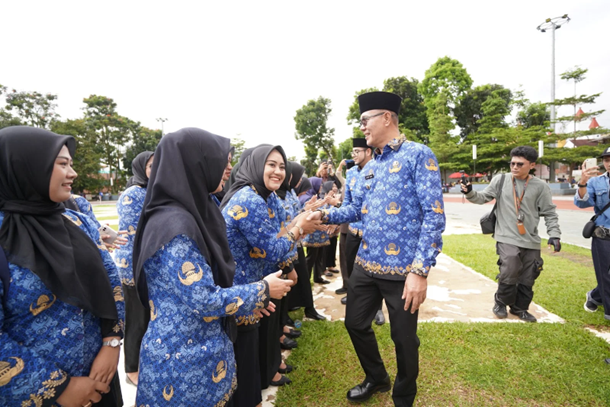 Pemkot Sukabumi Lantik 1.827 PPPK Paruh Waktu, Wali Kota Tekankan Kedisiplinan Kinerja dan Optimalisasi Pelayanan Publik