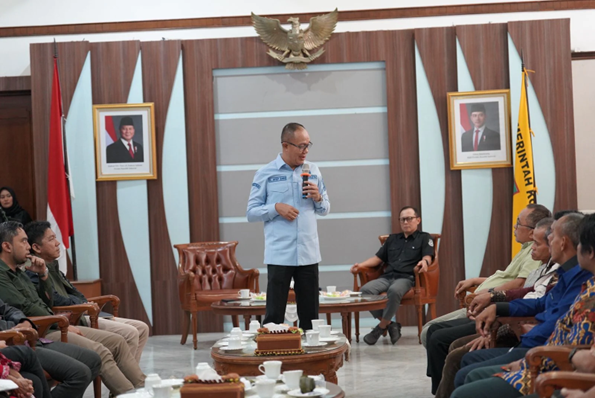 Wali Kota Sukabumi Serahkan SP2D Pengadaan Lahan Pemakaman