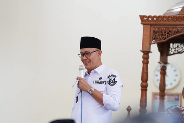 Wali Kota Sukabumi Laksanakan Shalat Jum’at Keliling di Masjid Assa’adah Warudoyong